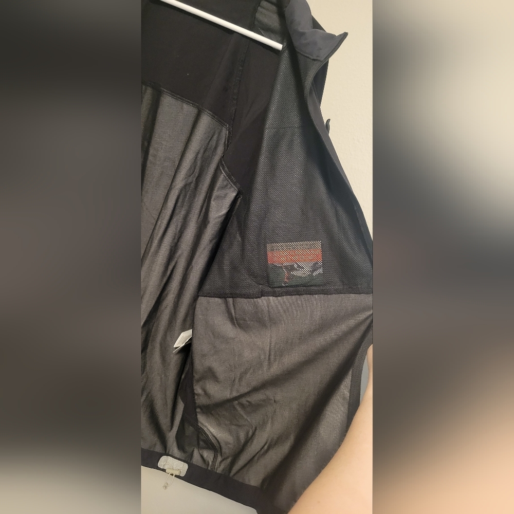 Columbia Titanum HighTail Black Windbreaker - Picture 8 of 15